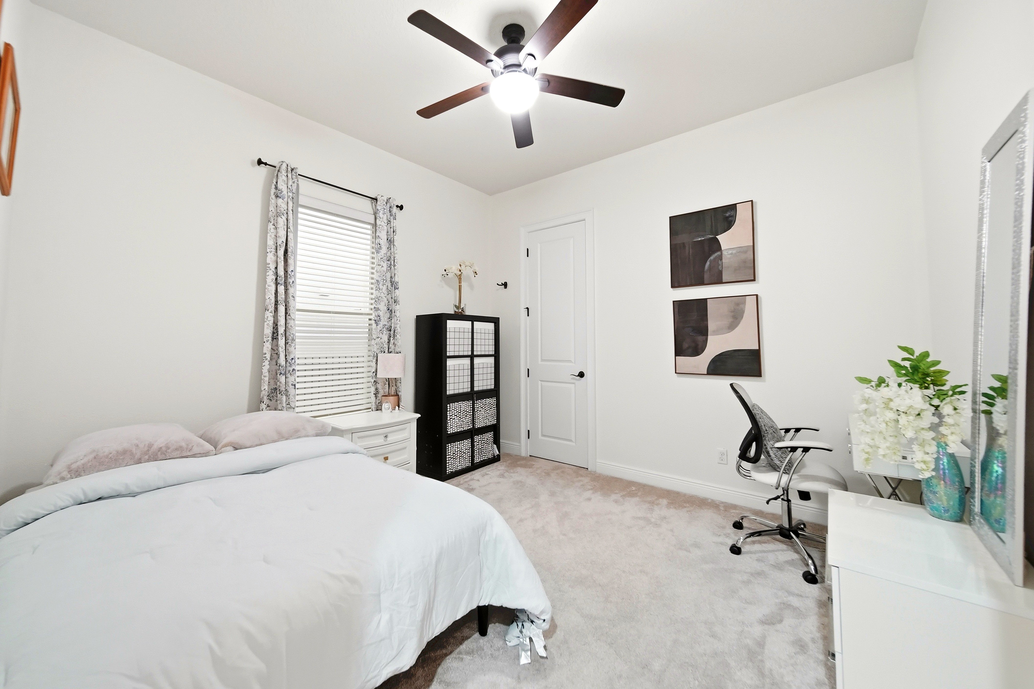 Guest bedroom with desk